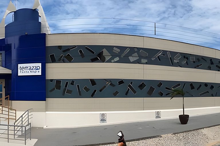 506 FLAT Terrazzo em ponta negra