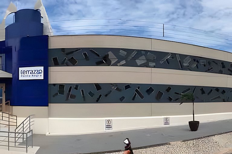 205 FLAT terrazzo em ponta negra